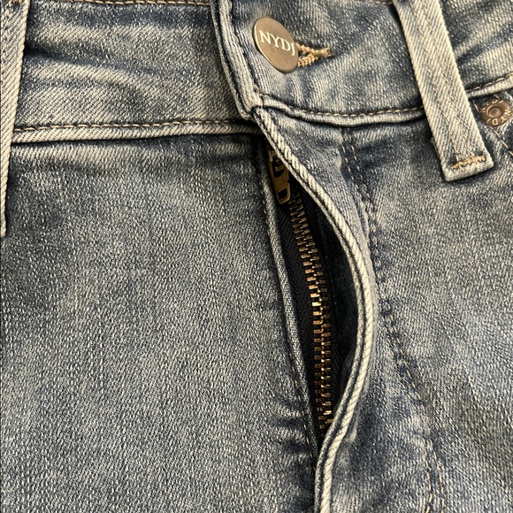 NYDJ Marilyn Straight 8P Jeans in Light Wash - Picture 5 of 11